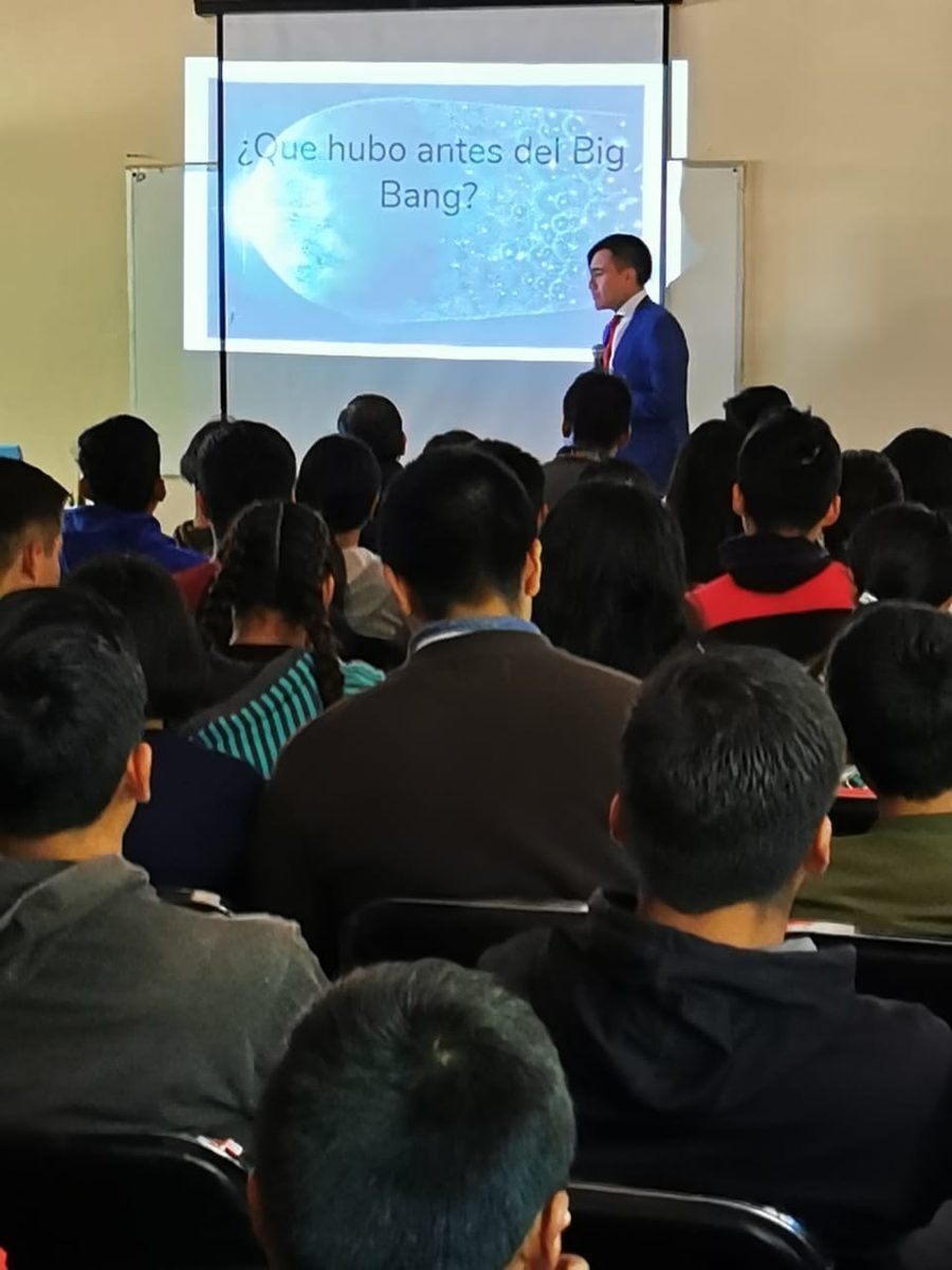 Noel Alberto Cruz Venegas giving a talk to students